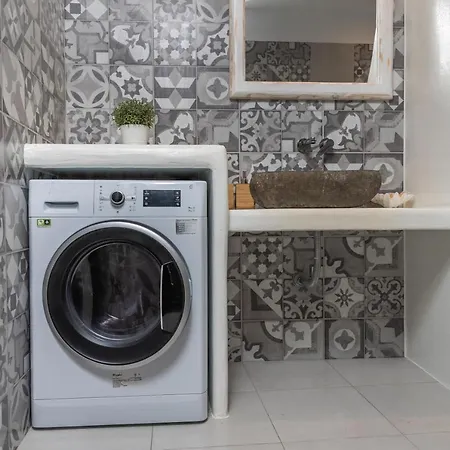 Elizabeth's Dream Place ι * Naxos City